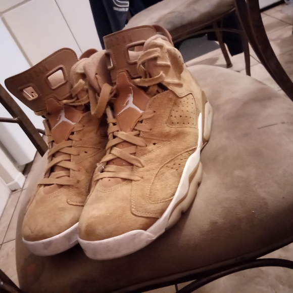 Jordans tan suede men size 12 - Picture 3 of 4
